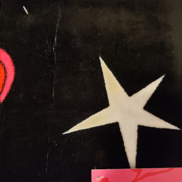 Betsey Johnson Beach Towel 28 in x 58 in - Picture 11 of 11